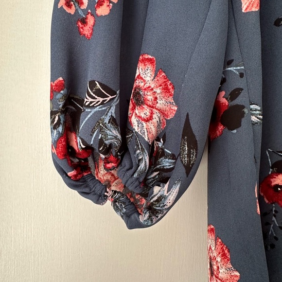 Spring Floral V-Neck Top - Picture 3 of 6